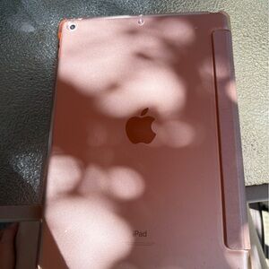 Apple iPad in Rose Gold + Pencil